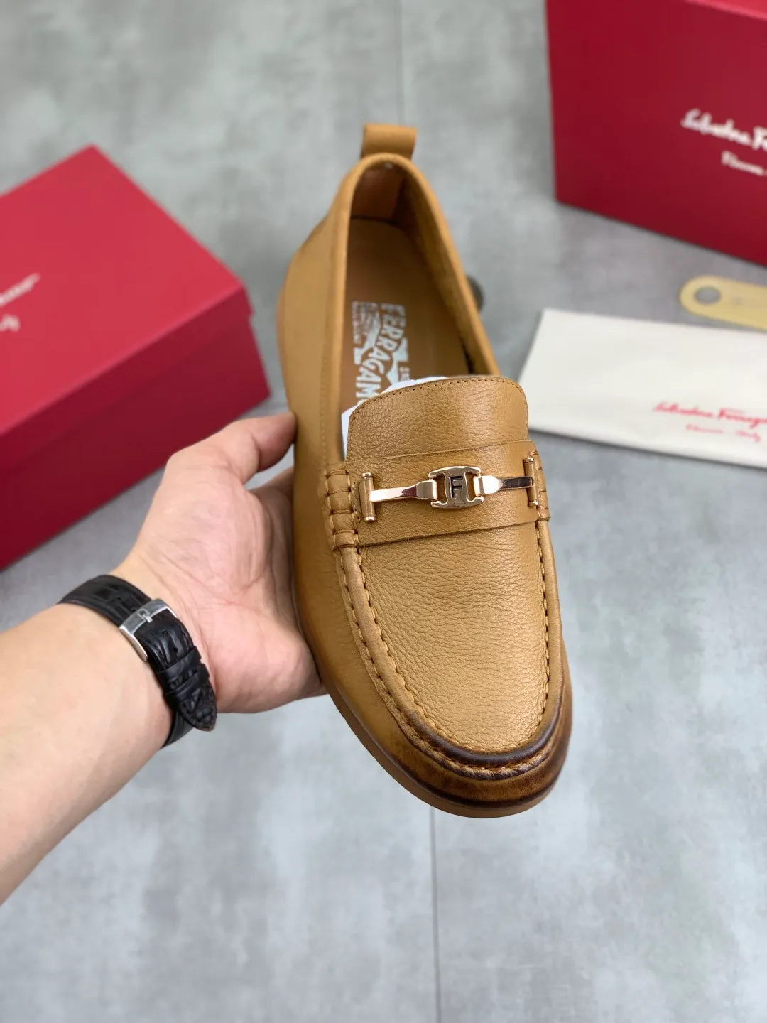 Men's shoes 💰P480 New model [Ferragamo/Ferragamo] Latest model Original imported calfskin, imported pigskin lining + original luxury metal buckle + original rubber outsole Soft and comfortable Size number: 38-44